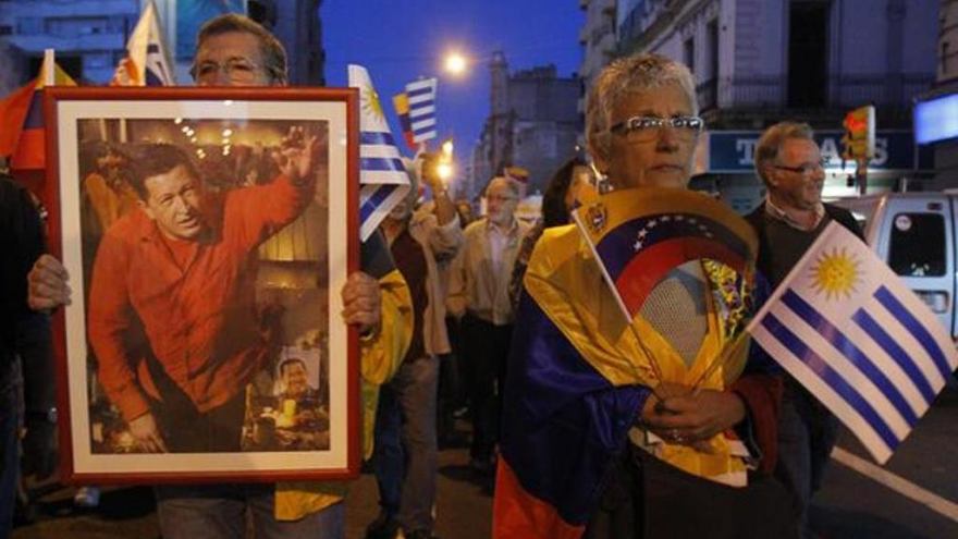 Miles de uruguayos marchan en solidaridad con Venezuela