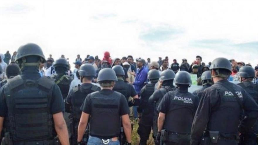 Jornaleros mexicanos en San Quintín se enfrentan con policías