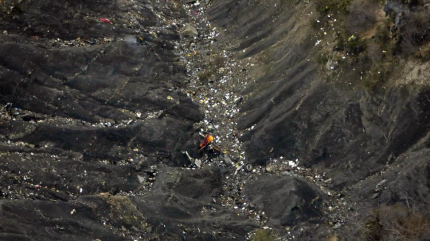 Homenaje ministerial a víctimas de tragedia aérea en los Alpes 