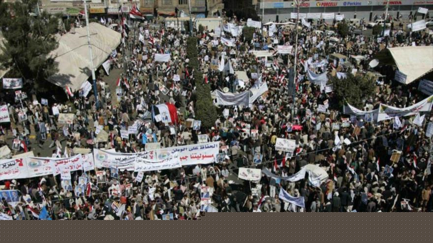Una marcha multitudinaria de yemeníes en Saná (capital) en apoyo a Ansarolá