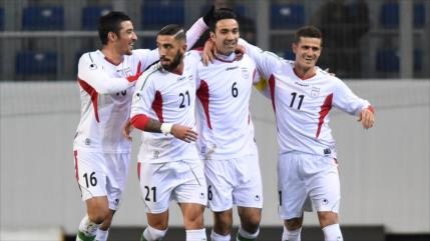 Un Irán bien organizado vence a Chile por 2-0 