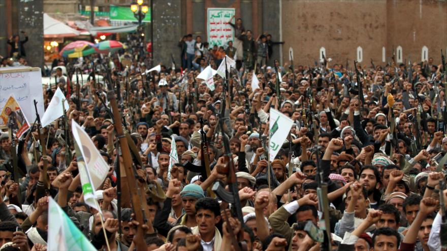Centenares de miles de yemeníes rechazan la invasión saudí a su país y reiteran su apoyo total a Ansarolá. 26 de marzo de 2015
