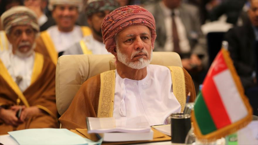 El ministro omaní de Exteriores, Yusuf bin Alawi bin Abdolá, durante la cumbre de cancilleres de la Liga Árabe (LA). 26 de marzo de 2015
