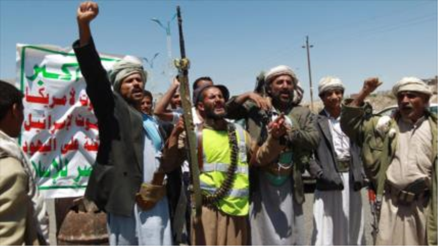 Combatientes del movimiento popular yemení Ansarolá