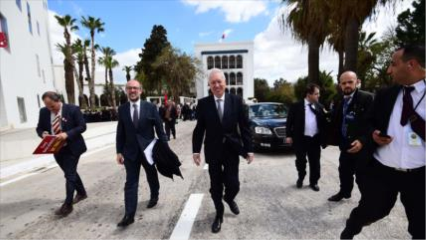 El ministro español de Exteriores, José Manuel García-Margallo, tras asistir a una marcha de homenaje a los 25 asesinados en el atentado contra el museo del Bardo, en Túnez. 29 de marzo de 2015