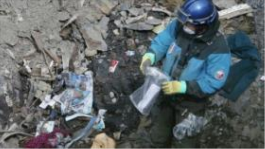 Labores de búsqueda de cuerpos del avión siniestrado A320 en los Alpes franceses 