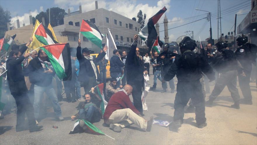 Policía israelí reprime marcha palestina por Día de la Tierra
