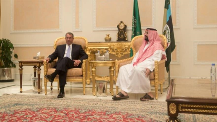 El presidente de la Cámara de Representantes de EE.UU., John Boehner (izda.), reunido en Riad con el ministro saudí de Defensa, Mohamad ben Salman ben Abdulaziz Al Saud (dcha.). 31 de marzo de 2015