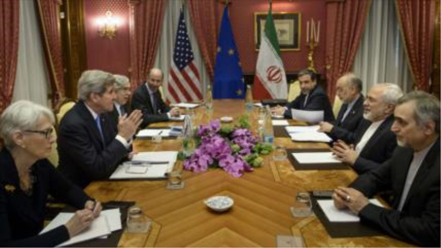 Delegaciones de Irán (derecha) y de EEUU. El 29 de marzo de 2015, Lausana