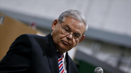 Senador estadounidense antiraní, acusado de soborno