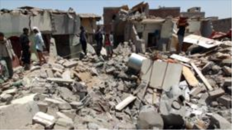 Casas yemeníes destruidas por los bombardeos de Arabia Saudí 