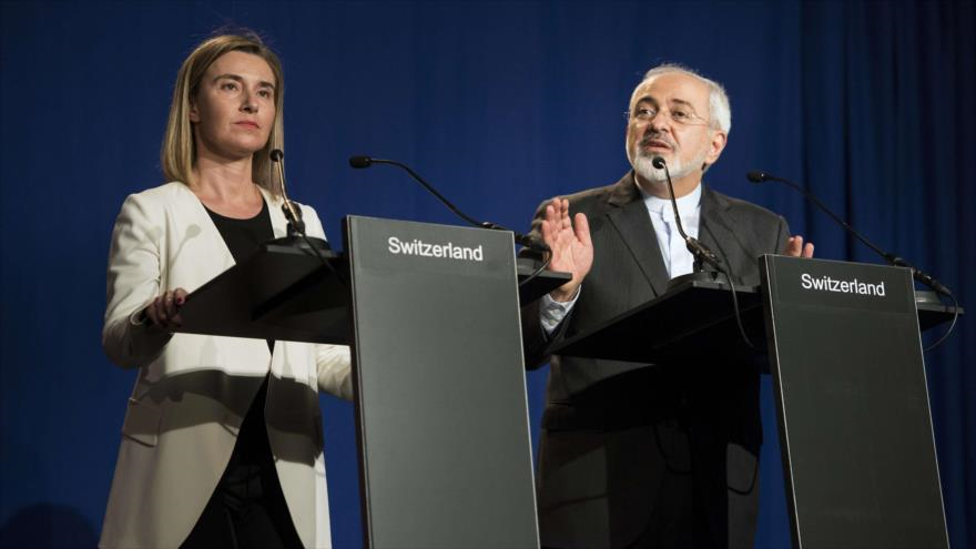 Zarif y Mogherini leen declaración de prensa conjunta tras maratónicas reuniones