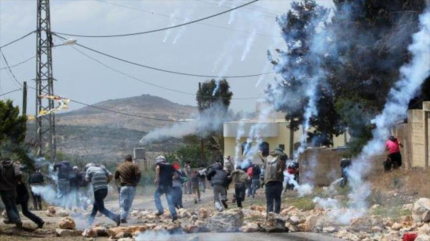 Fuerzas israelíes atacan a manifestantes palestinos en Cisjordania