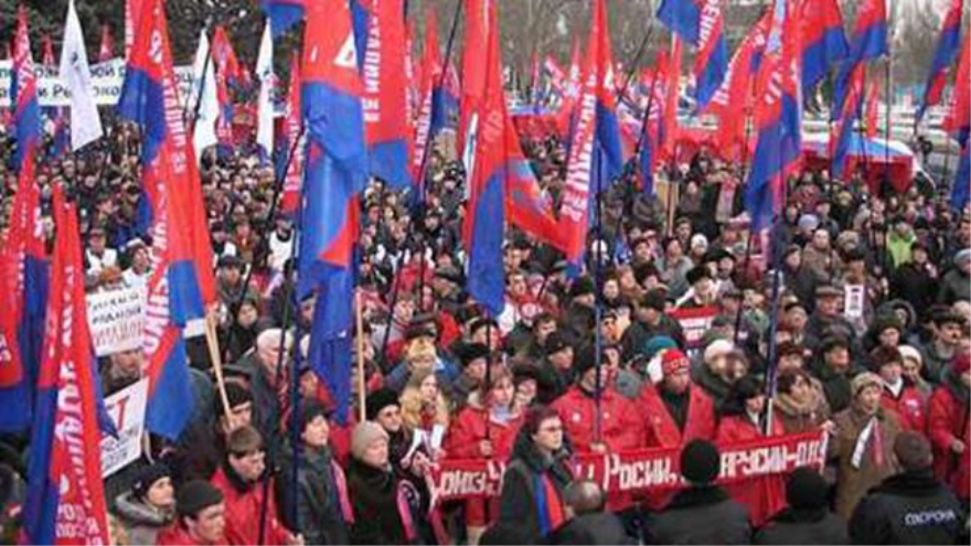 Masiva manifestación antiestadounidense en Kiev, la capital de Ucrania. 3 de abril de 2015