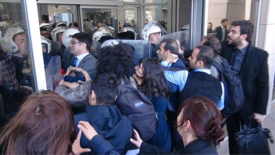 Choques entre abogados y policía en Estambul, Turquía. 3 de abril de 2015