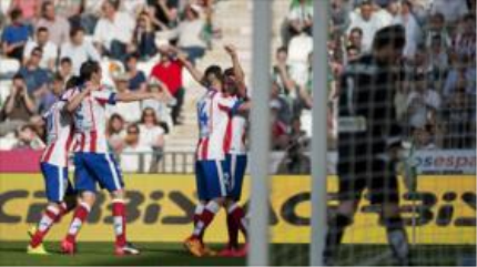 Atlético gana a Córdoba y presiona a Valencia por tercer lugar 