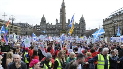Miles marchan en Escocia contra sistema militar nuclear británico