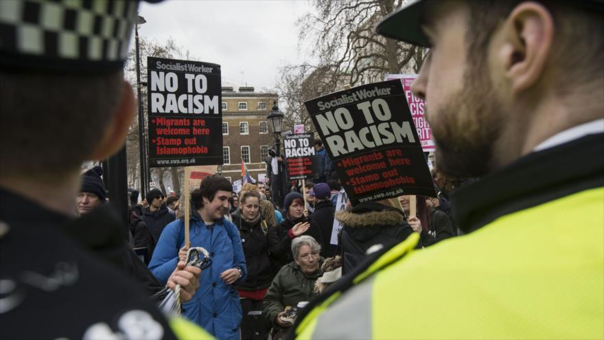 Militantes del Partido de los Trabajadores Socialistas en la contramanifestación contra el grupo islamófobo PEGIDA en Londres. 4 de abril de 2015