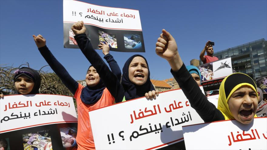 Manifestación en Beirut, capital de El Líbano, en rechazo a los ataques saudíes contra Yemen. 5 de abril de 2015