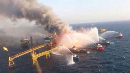 Mexicana Pemex pierde 220 000 de barriles de crudo al día tras explosión