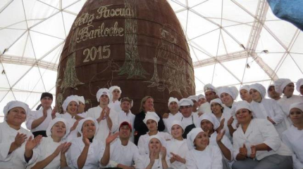 Argentina fabrica el huevo de Pascua más grande del mundo 