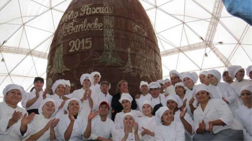 El huevo de Pascua más grande del mundo fabricado en Bariloche, Argentina