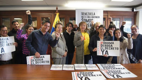 Unas 10.000 firmas de apoyo a Venezuela vienen desde Ecuador