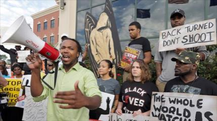 Protestan en EEUU por muerte de hombre negro a manos de policía