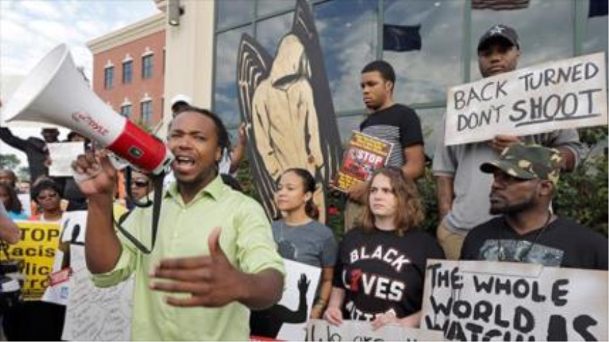 Protestan en EEUU por muerte de hombre negro a manos de policía