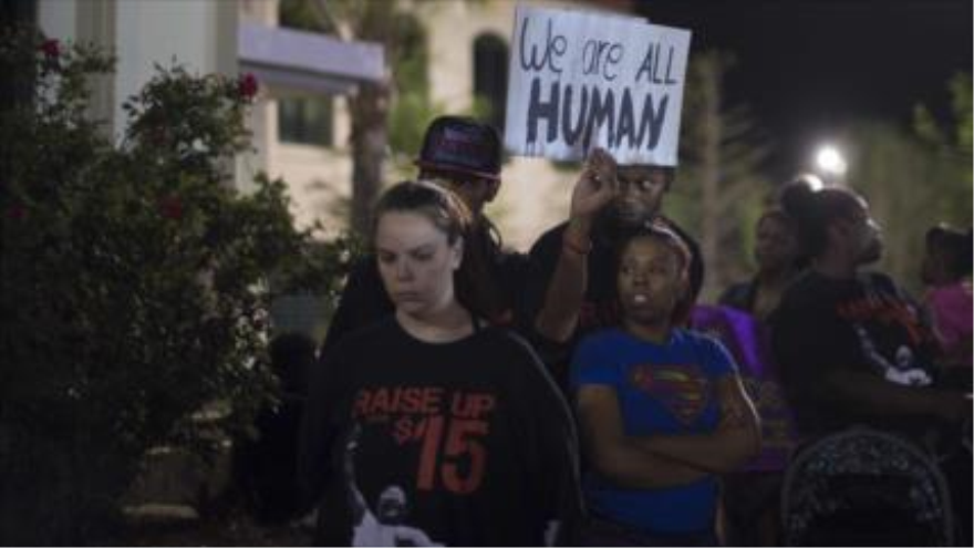Manifestación por el asesinato de Walter Scott en North Charleston, EE.UU.