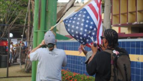 Manifestantes en Panamá queman bandera de EEUU antes de llegada de Obama