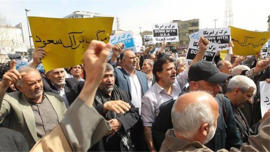 Una manifestación de los ciudadanos iraníes contra la invasión saudí a Yemen