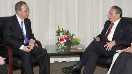  Raúl Castro y Ban Ki-moon abordan temas como la paz y el desarme