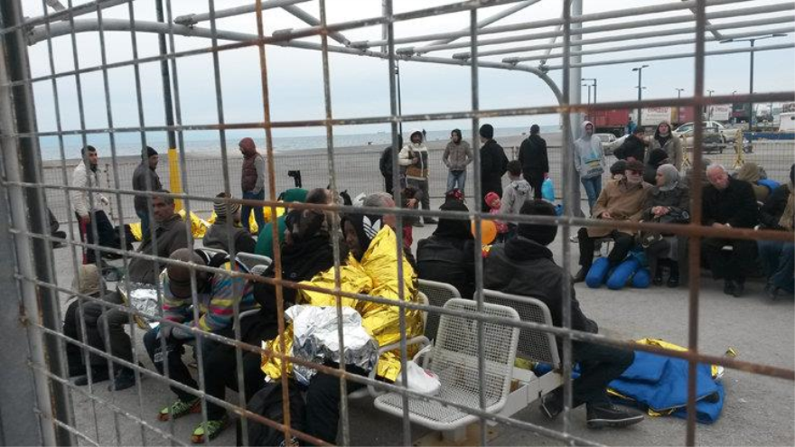 Inmigrantes indocumentados que entran en Grecia por mar.