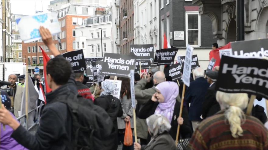 Manifestantes frente a la embajada saudí en Londres contra la agresión a Yemen. 11 de abril de 2015