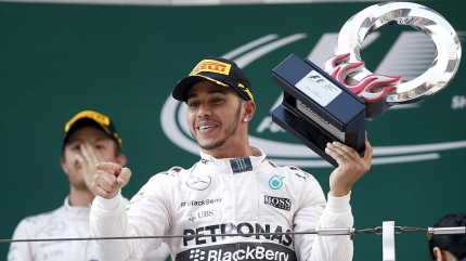 Mercedes con su británico Hamilton, vencedor del Gran Premio de China 
