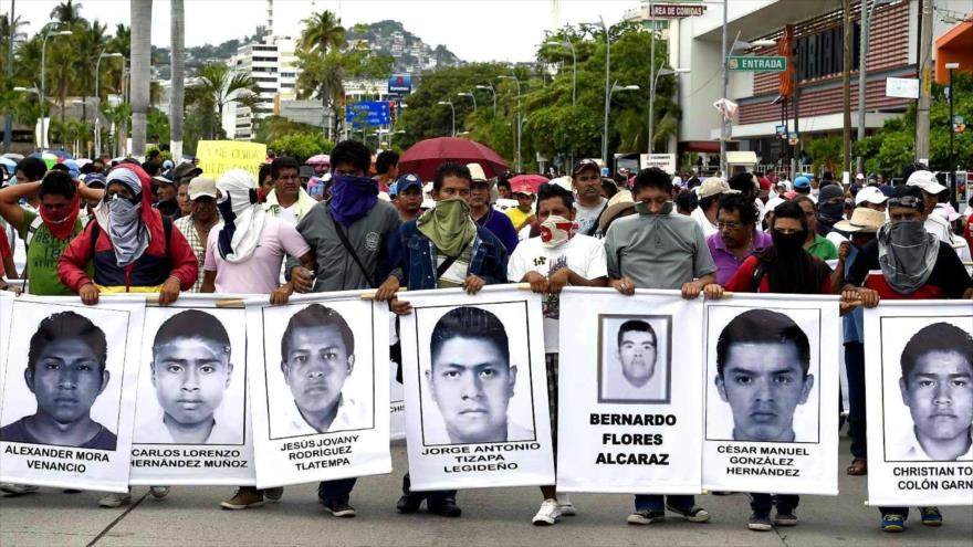 Las fotos de algunos de los 43 muchachos que desaparecieron el 26 de septiembre de 2014, tras un confuso episodio que involucra a la Policía.