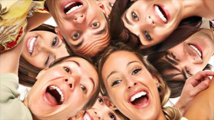 La risa favorece el desarrollo de las relaciones sociales