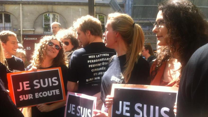 Manifestantes contra la nueva Ley sobre la Inteligencia en la capital francesa, París. 13 de abril de 2015