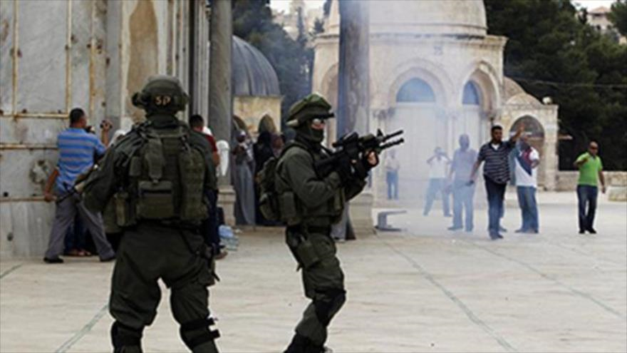 Ataque de soldados del régimen israelí a la Mezquita Al-Aqsa