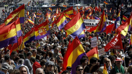 Españoles se manifiestan a favor de una III República 