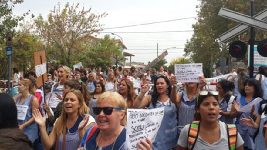 Protesta de docentes universitarios en Tigre, Argentina, 14 de abril de 2015.
