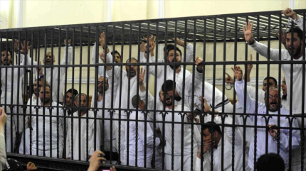 Egipto emite pena capital y perpetua contra catorce periodistas