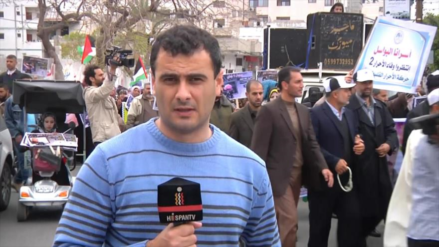 Palestinos se unen en una marcha multitudinaria por sus prisioneros 