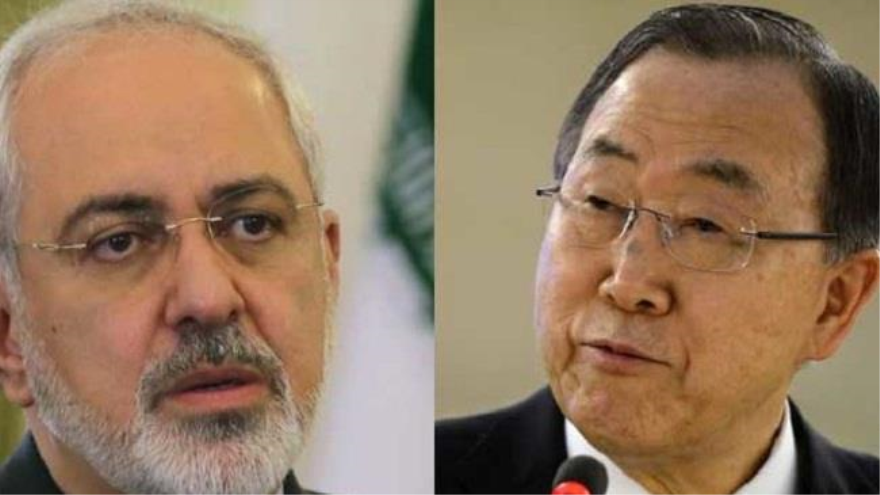 El canciller iraní, Mohamad Yavad Zarif (i), y el secretario general de la ONU, Ban Ki-moon (d)
