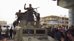 Al-Qaeda toma importante campamento militar en sur de Yemen