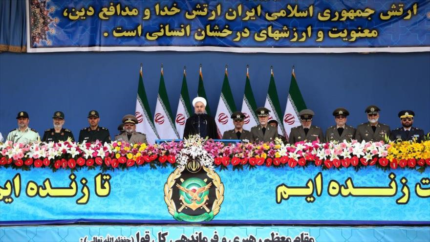 El presidente de Irán, Hasan Rohani, ofrece su discurso en Día Nacional del Ejército. 18 de abril de 2015