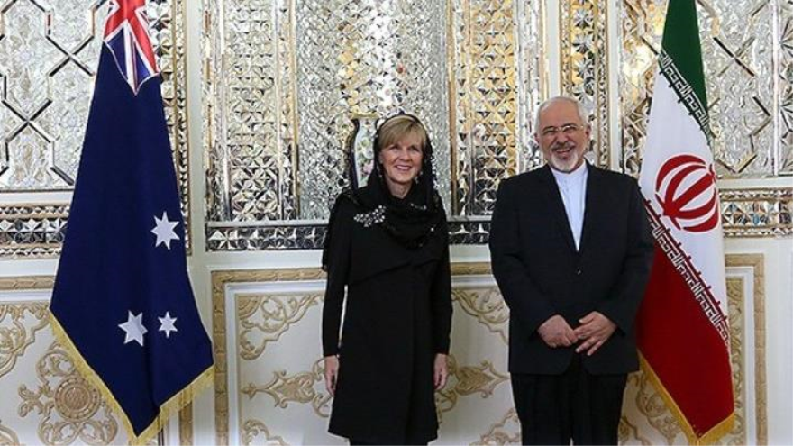La ministra australiana de Exteriores, Julie Bishop (izquierda), y su par iraní, Mohamad Yavad Zarif (derecha). 18 de abril de 2015