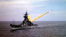 Buque de guerra de EEUU ataca con misiles la capital yemení