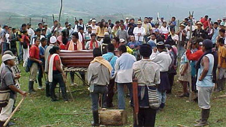 Sepelio de indígena encontrado muerto en El Cauca, Colombia. 